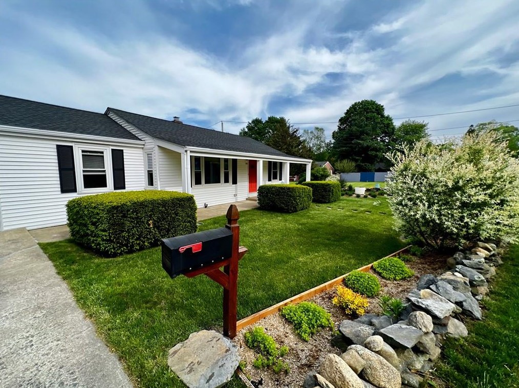 163 Austin Rd, North Kingstown, RI 02852