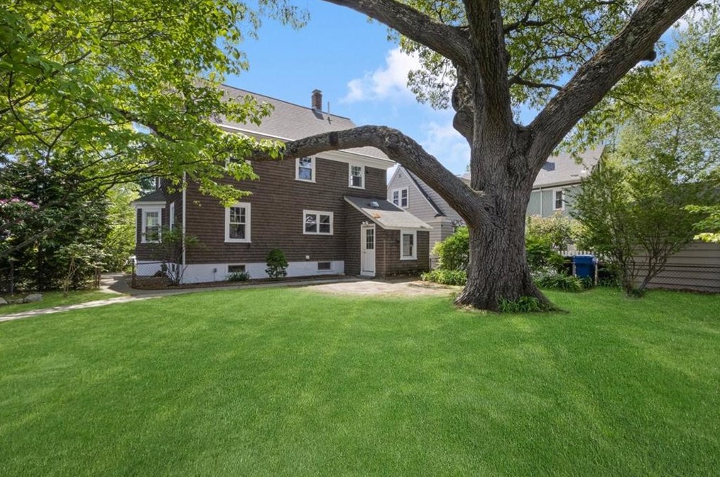 29 Blackamore Ave, Cranston RI  02910-4547 exterior