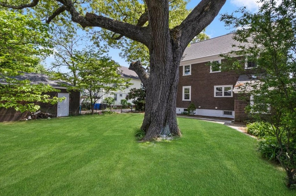 29 Blackamore Ave, Cranston RI  02910-4547 exterior