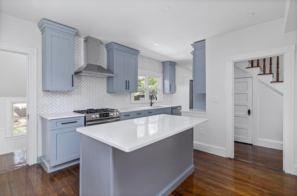 29 Blackamore Ave, Cranston RI  02910-4547 exterior