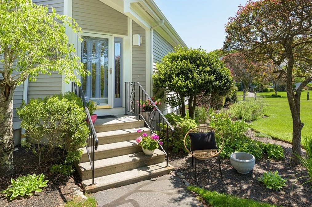 95 Oceanwoods Dr #95, North Kingstown, RI 02852