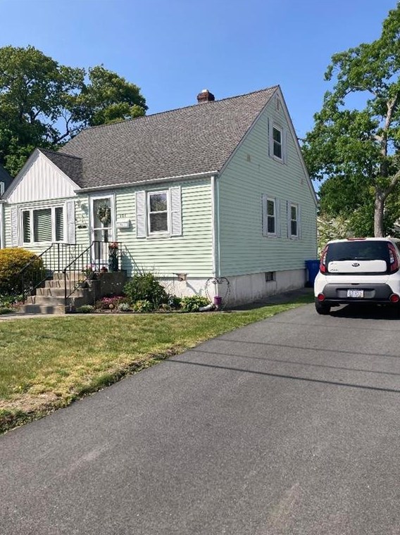 101 Fordson Ave, Cranston, RI 02910