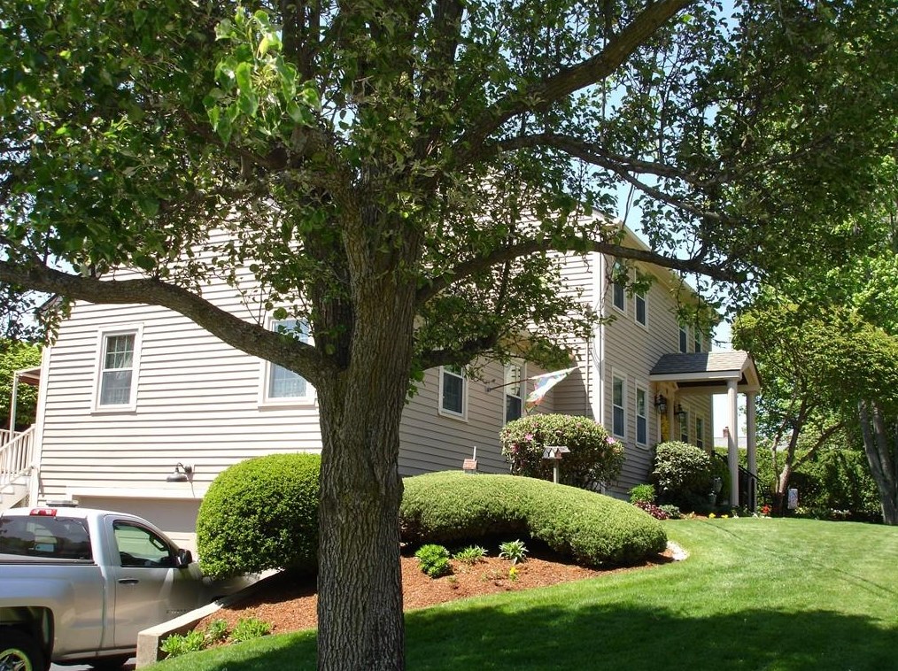 91 Oxford Ave, Woonsocket, RI 02895