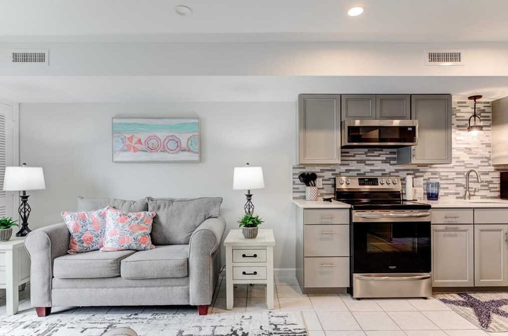 126 Swinburne Row, Middletown, RI 02840