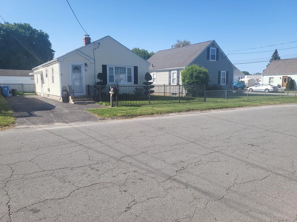53 Peerless St, Cranston, RI 02910