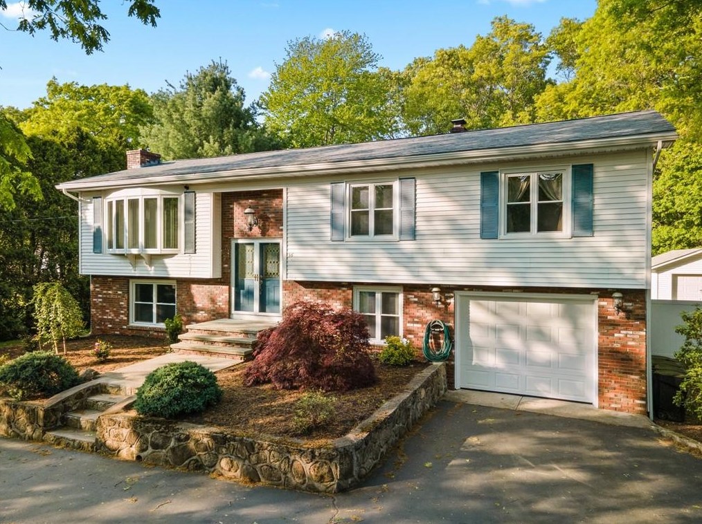 36 Lincoln Dr, Providence, RI 02919