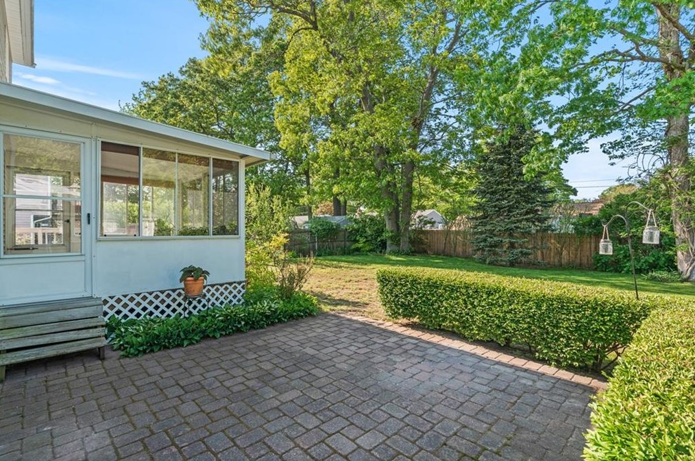 6 Allison Ct, East Providence RI  02915-2059 exterior