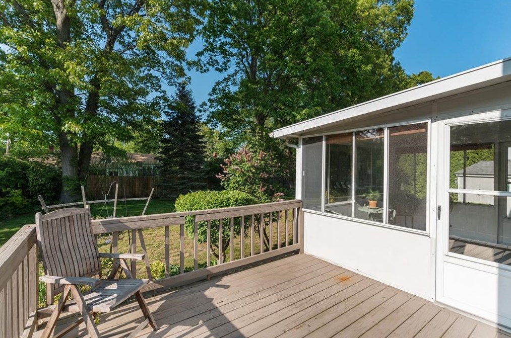 6 Allison Ct, East Providence RI  02915-2059 exterior