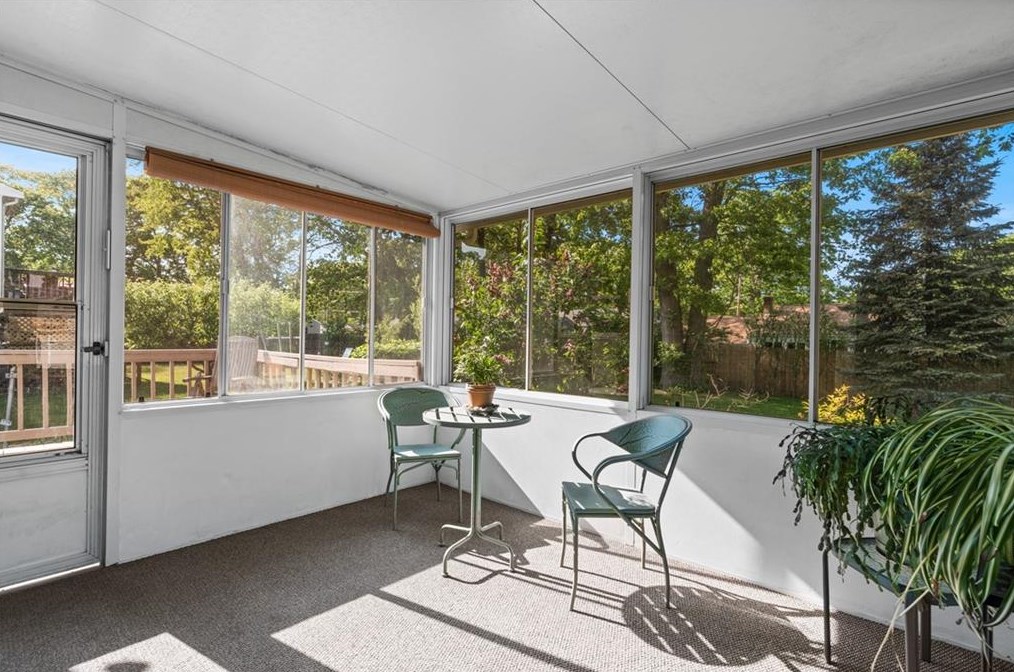 6 Allison Ct, East Providence RI  02915-2059 exterior