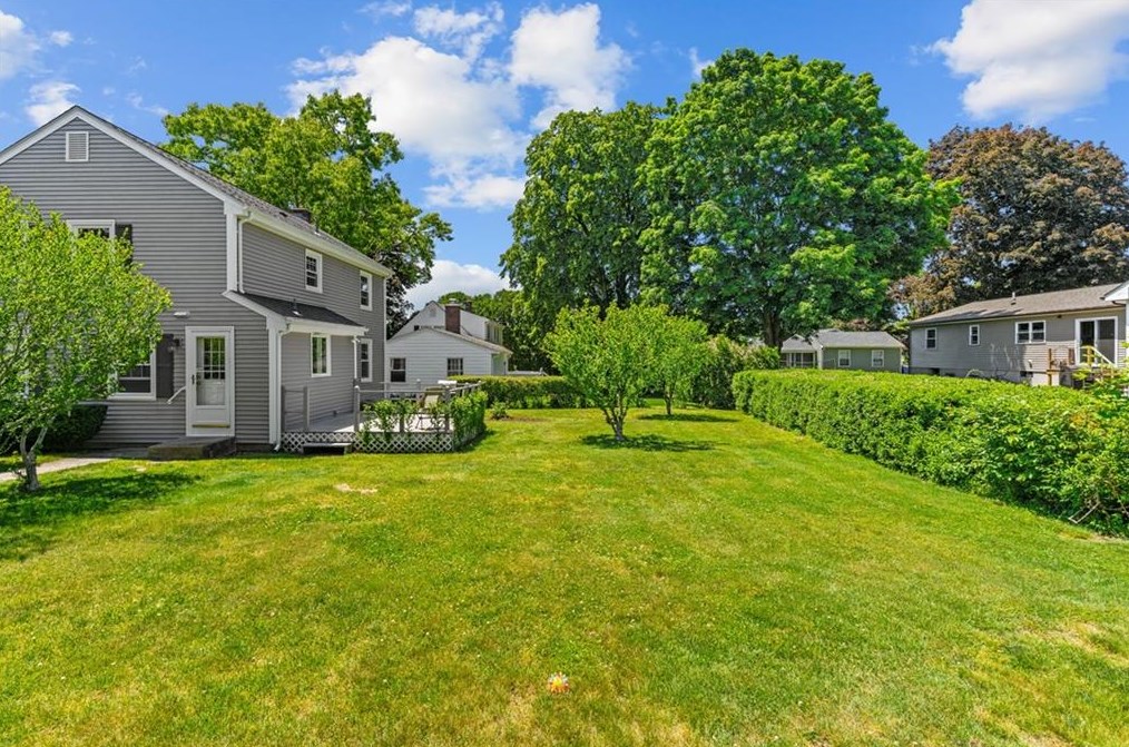 43 Scarborough Rd, Cumberland, RI 02864