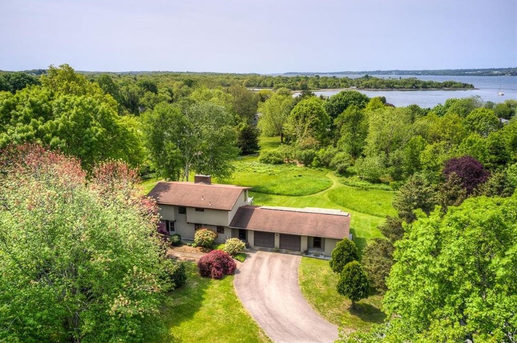 266 Indian Point Rd, Tiverton, RI 02878