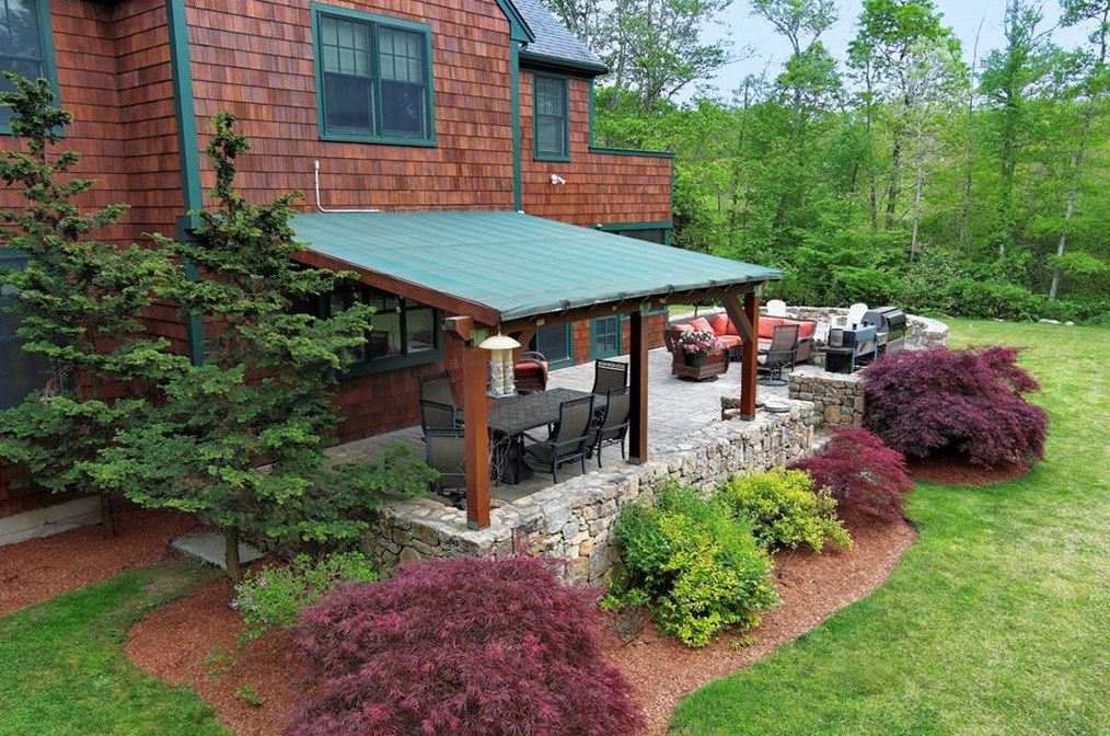 44 Gooseberry Ln, Tiverton, RI 02878