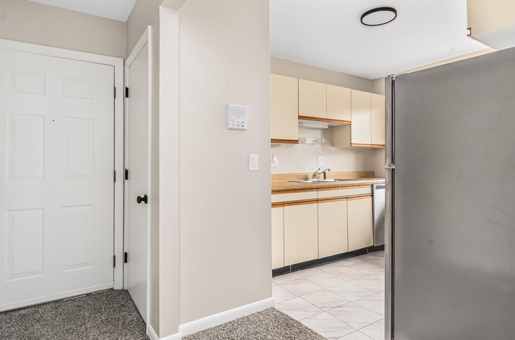 3 Village Ct, Cranston, RI 02920-4378