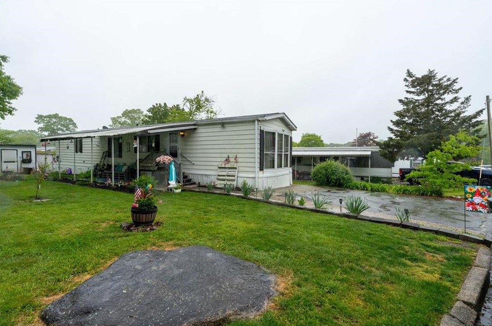 301 Bulgarmarsh Rd, Tiverton, RI 02878