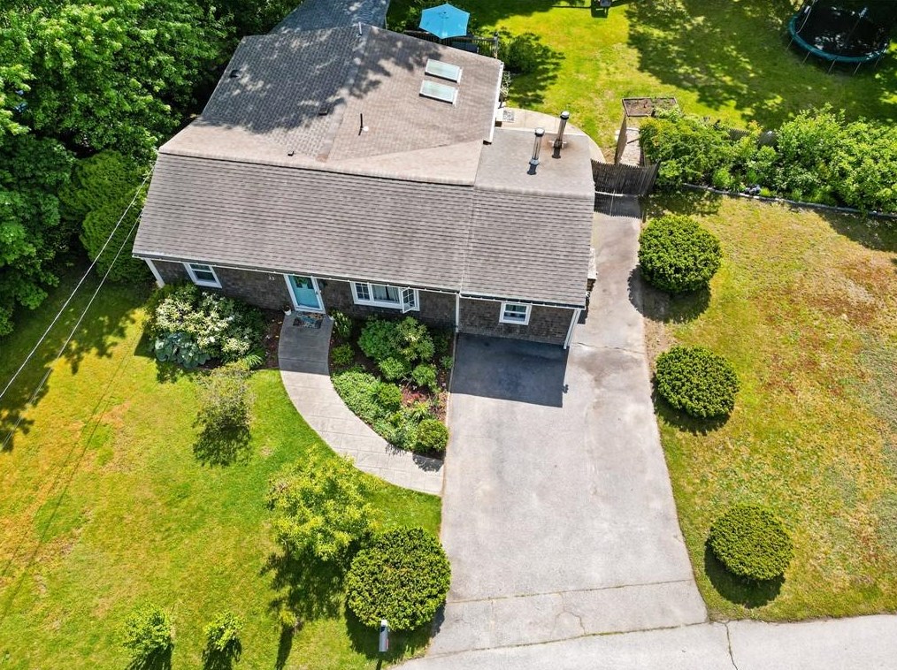 33 Bates Ave, North Kingstown, RI 02852