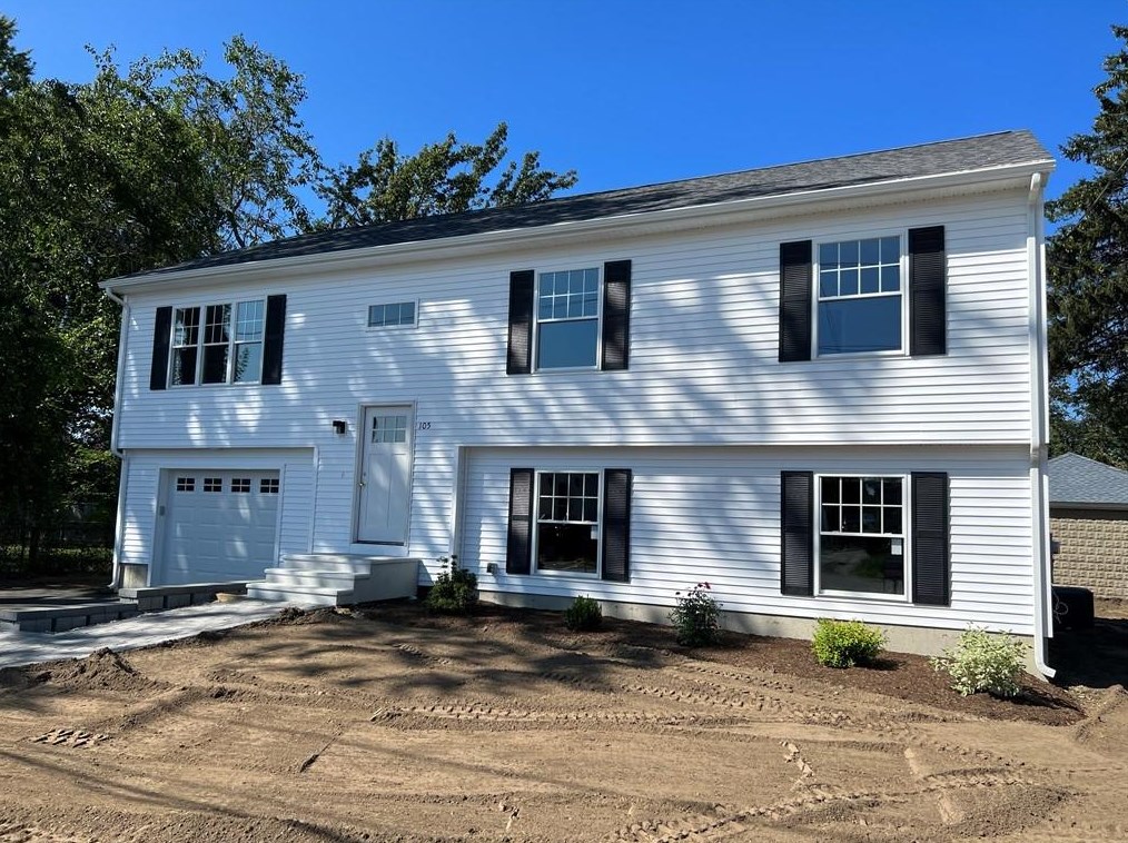 105 Bracken St, Cranston, RI 02920-7221