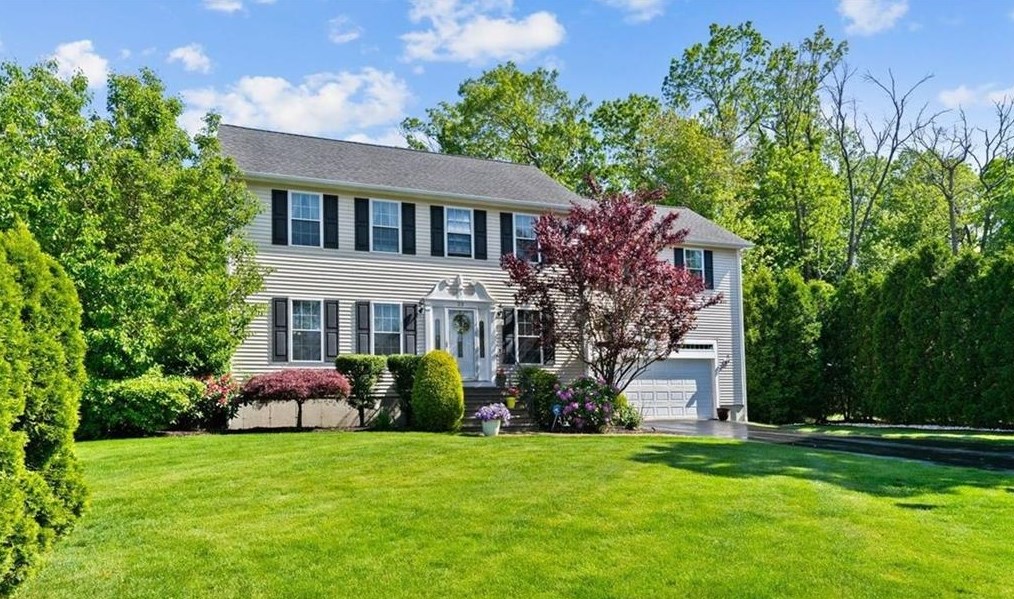 23 Gray Coach W, Cranston, RI 02921