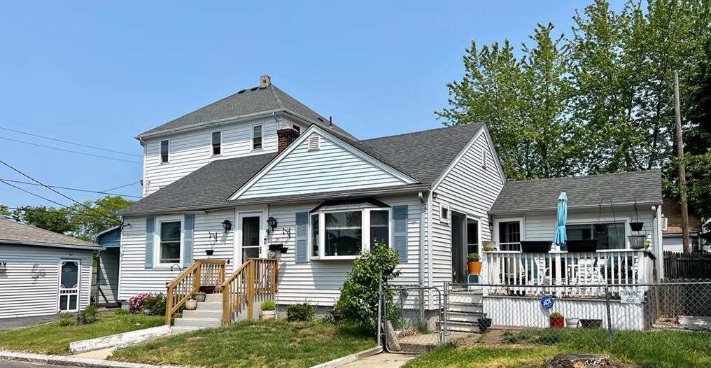 39 Meadow Ave, Cranston, RI 02920