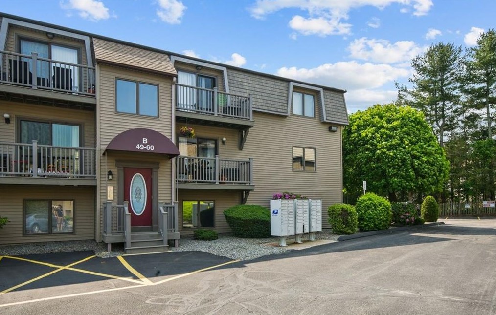 52 Village Ct #52, West Warwick, RI 02893