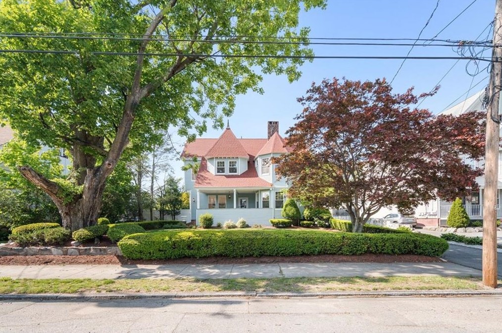 177 Arnold Ave, Providence, RI 02905