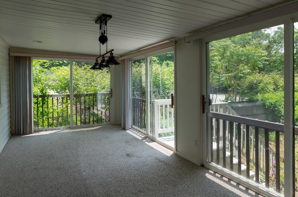 316 Waterman Ave, Smithfield RI  02917-2525 exterior