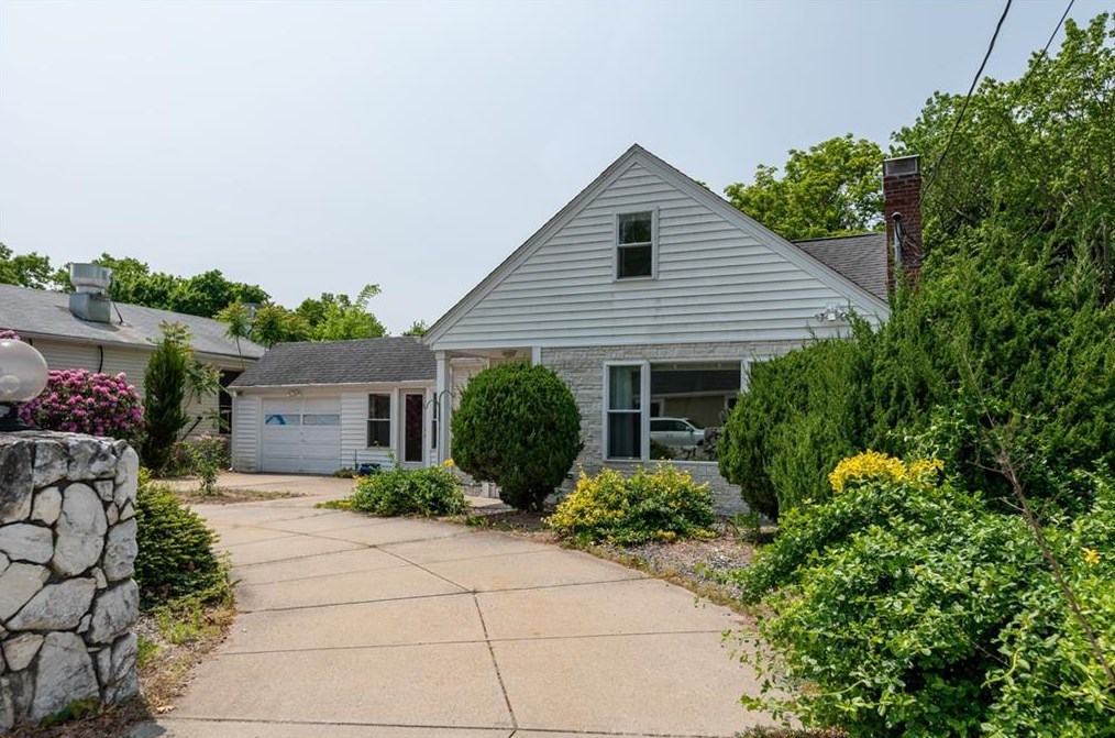 316 Waterman Ave, Smithfield, RI 02917