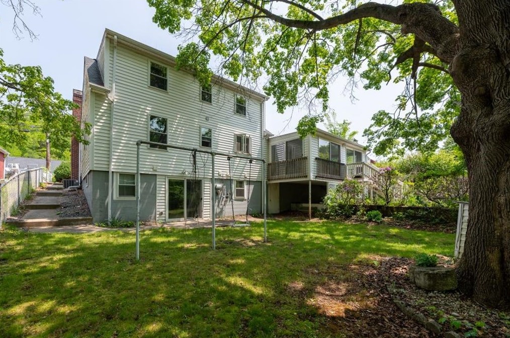 316 Waterman Ave, Smithfield RI  02917-2525 exterior
