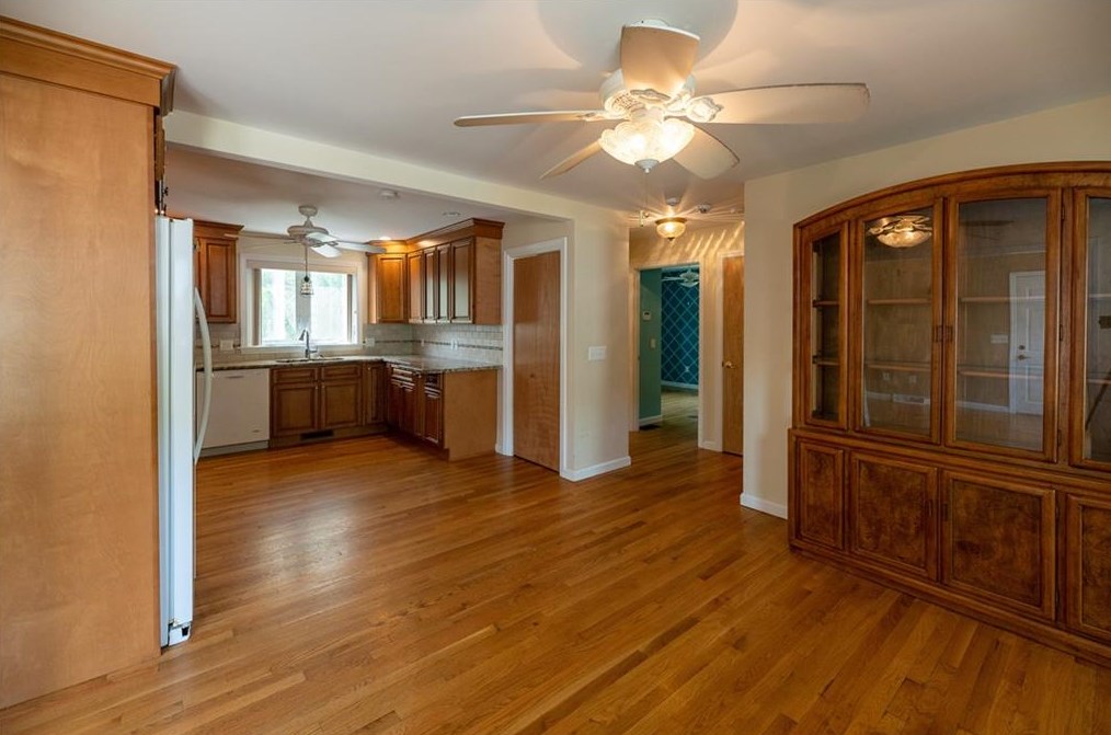 316 Waterman Ave, Smithfield RI  02917-2525 exterior