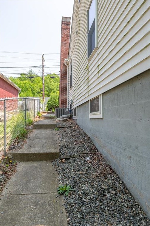 316 Waterman Ave, Smithfield RI  02917-2525 exterior