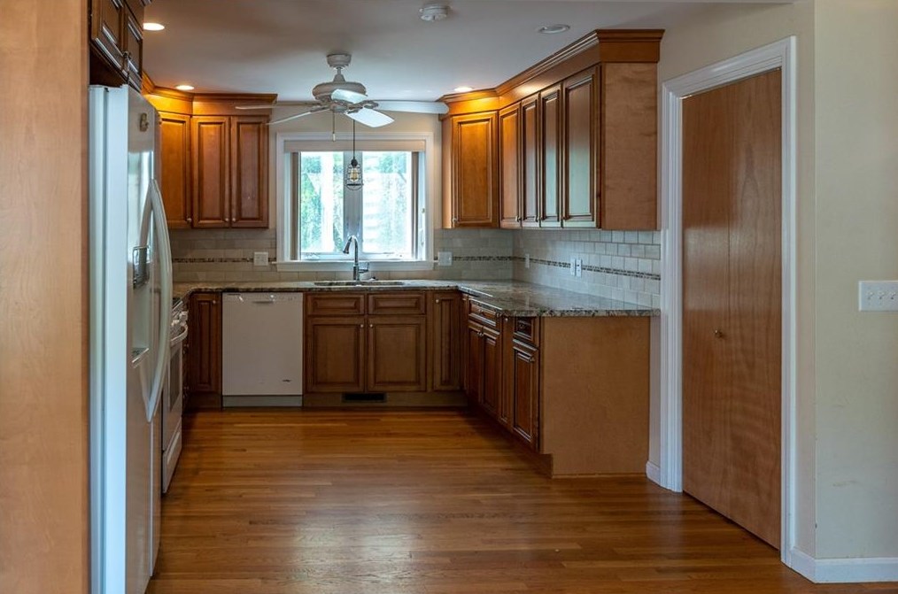 316 Waterman Ave, Smithfield RI  02917-2525 exterior