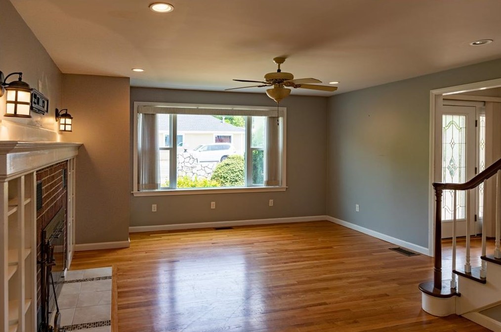 316 Waterman Ave, Smithfield RI  02917-2525 exterior