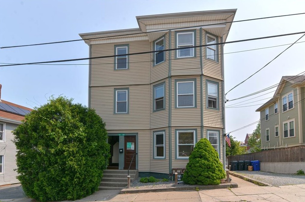 131 Earle St, Central Falls, RI 02863