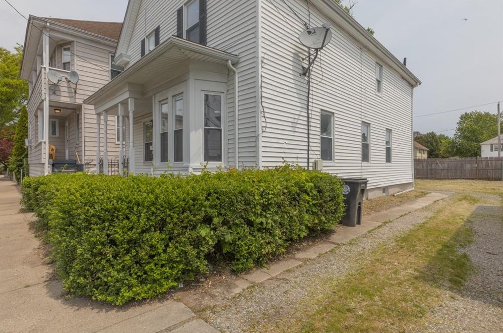 61 Princess Ave, Cranston, RI 02920