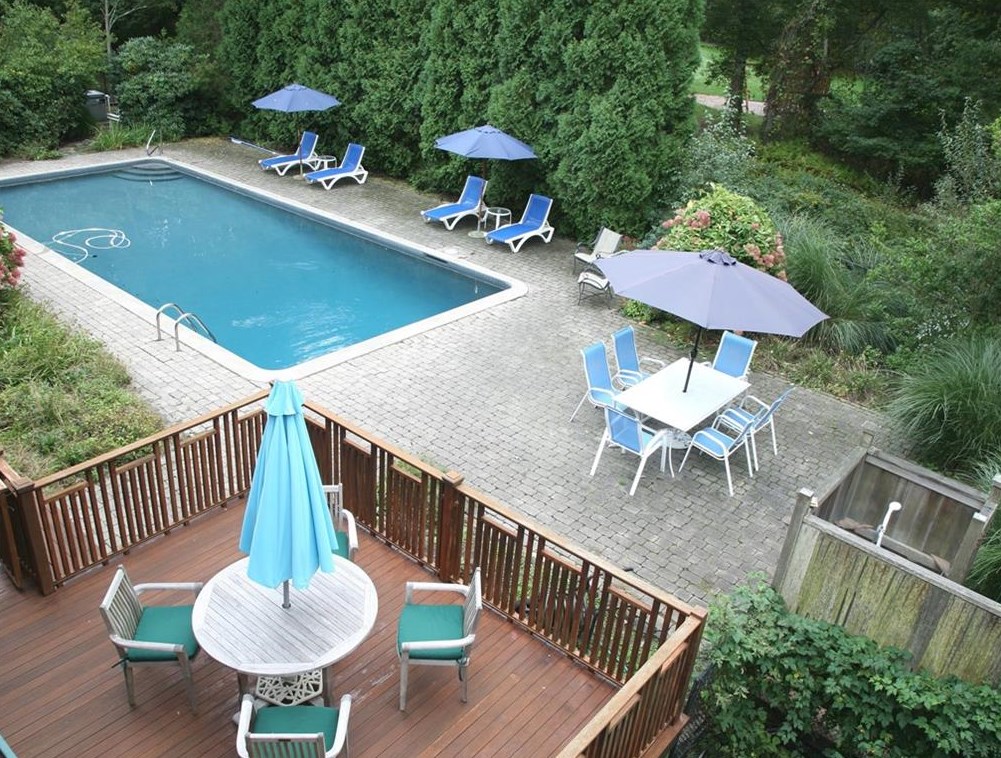 18 Intrepid Ln, Jamestown RI  02835-1853 exterior