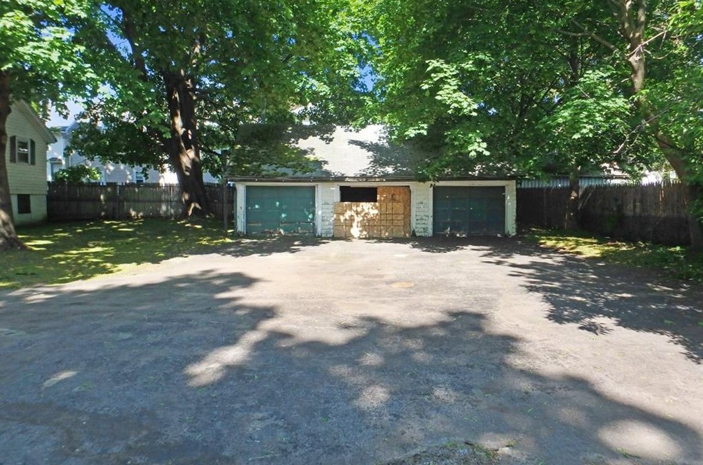 11 Lavoie Ct, West Warwick RI  02893-4926 exterior