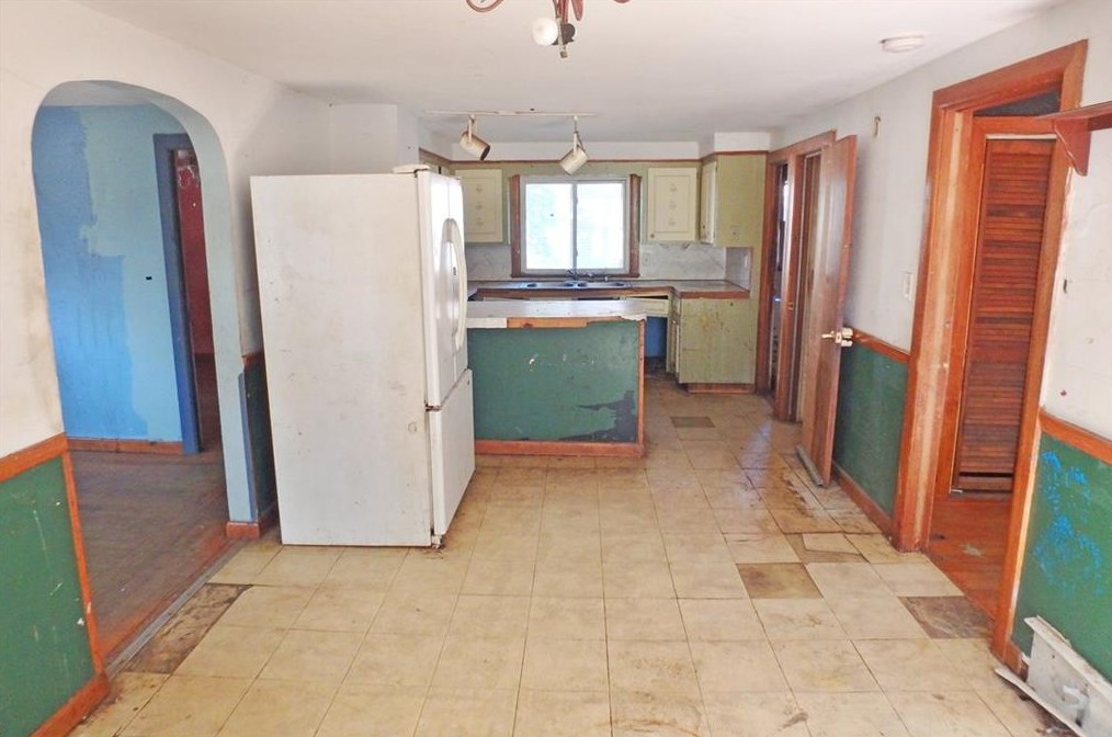 11 Lavoie Ct, West Warwick RI  02893-4926 exterior