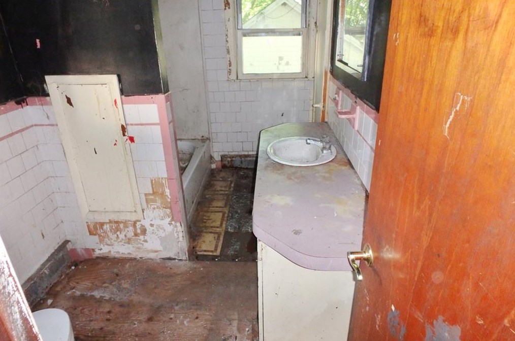 11 Lavoie Ct, West Warwick RI  02893-4926 exterior