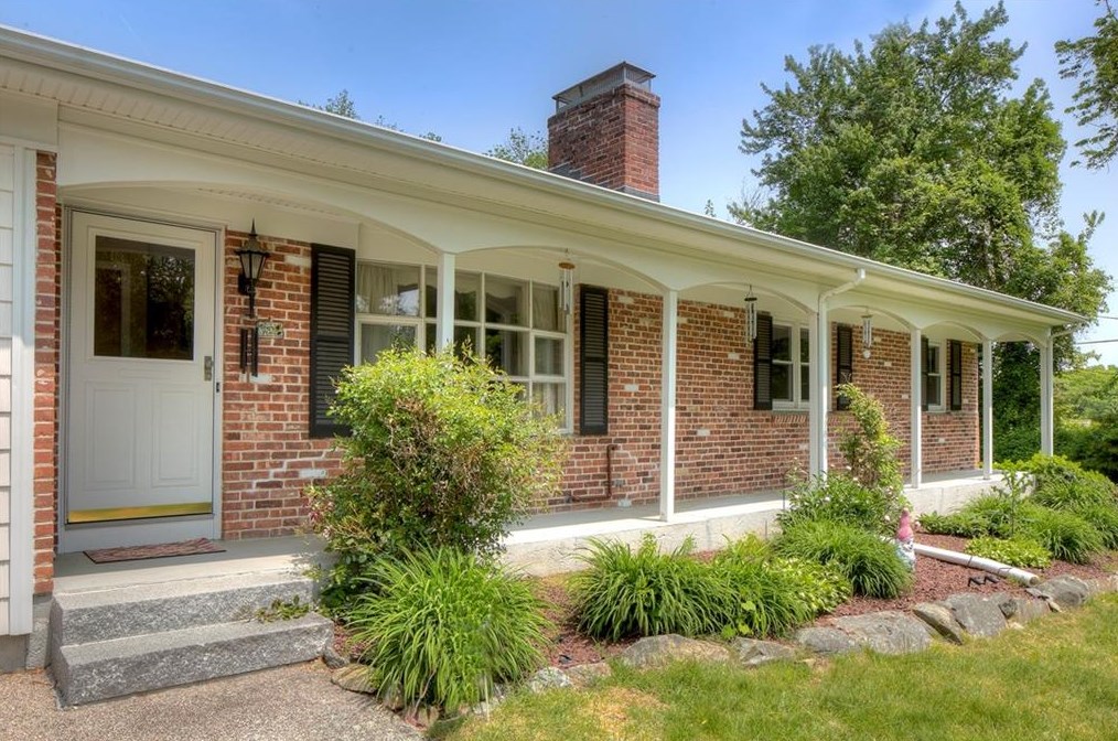 51 Stony Ln, North Kingstown, RI 02851
