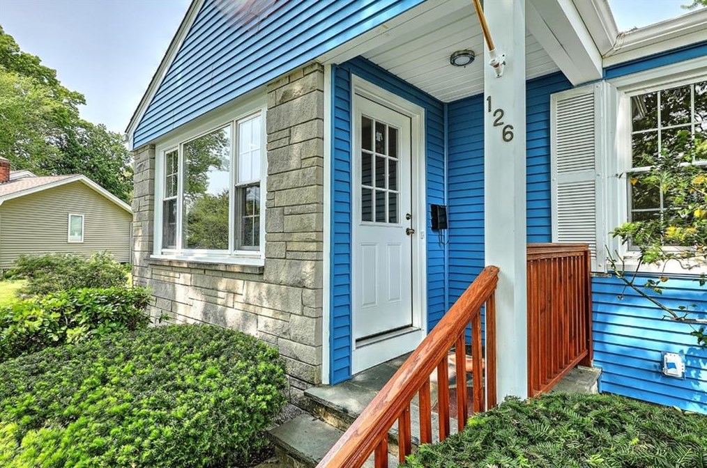 126 Scenic Dr, Cranston, RI 02920