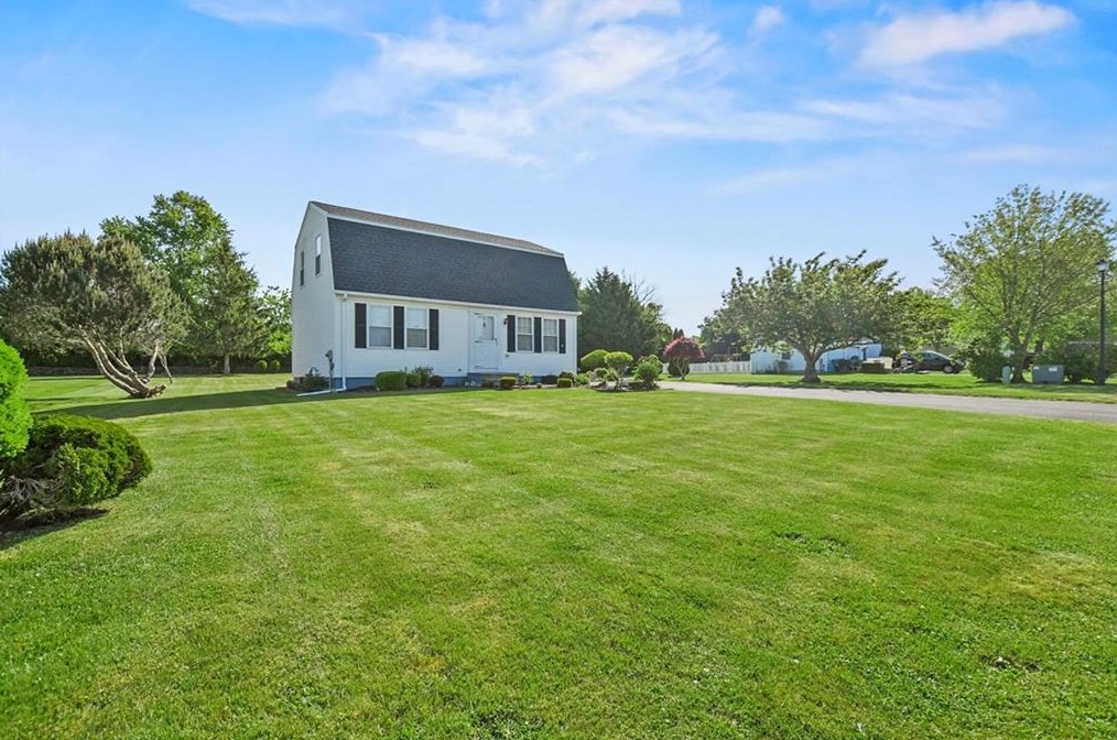 9 Sundown Ln, Middletown, RI 02842