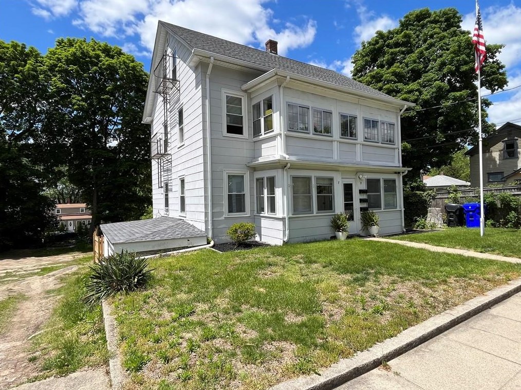 5 Fountain St, West Warwick, RI 02893