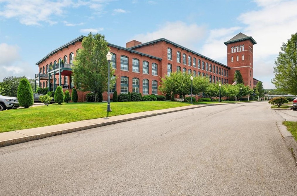 1 Tupperware Dr #121, North Smithfield, RI 02896