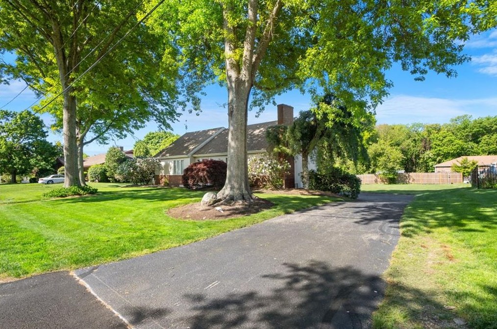 15 Raymond Dr, South Kingstown, RI 02882