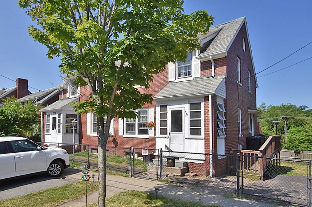 152 Lonsdale Main St, Lincoln, RI 02865