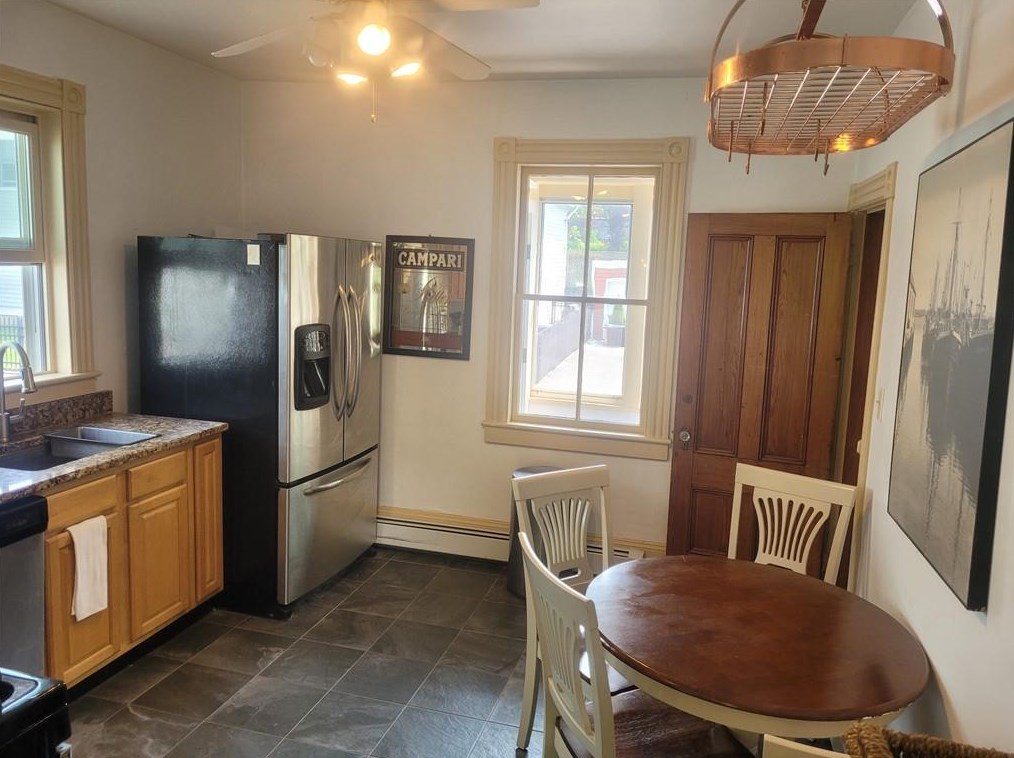 11 Byrnes St, Middletown, RI 02840