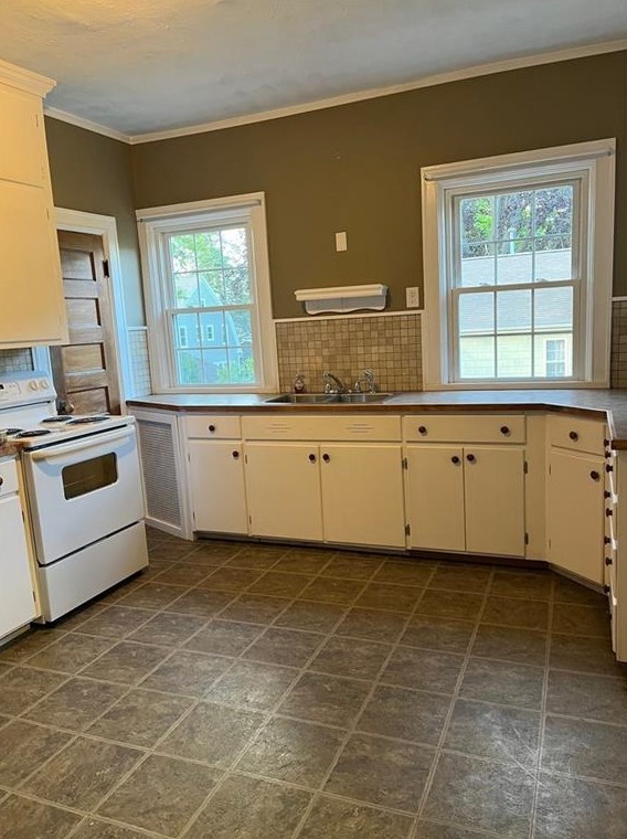 71 Chapel St #2, Lincoln, RI 02865
