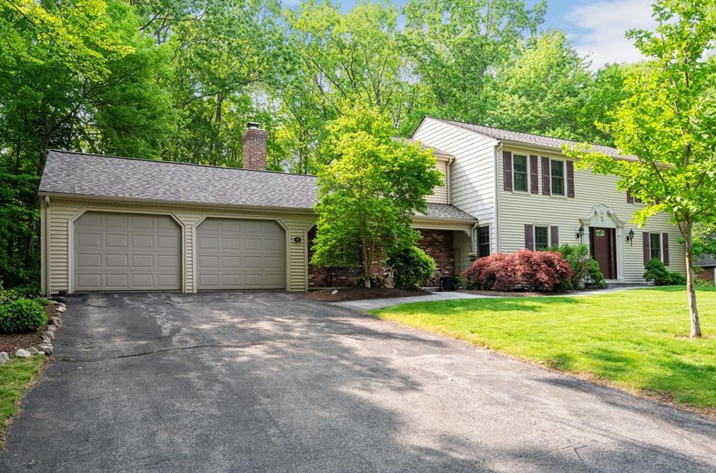 72 Countryside Dr, Cumberland, RI 02864