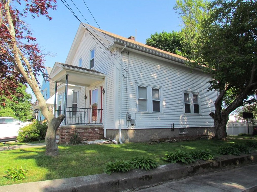 32 Gardner Ave, West Warwick, RI 02893