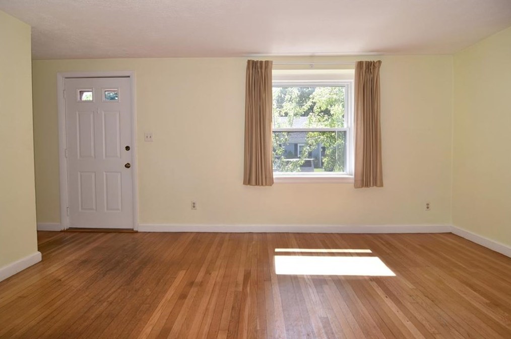 72 Nichols Rd, North Kingstown, RI 02852