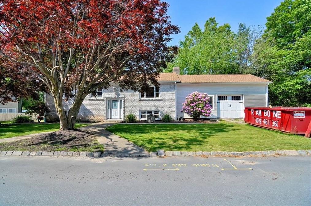 23 Woodcrest Dr, Providence, RI 02919